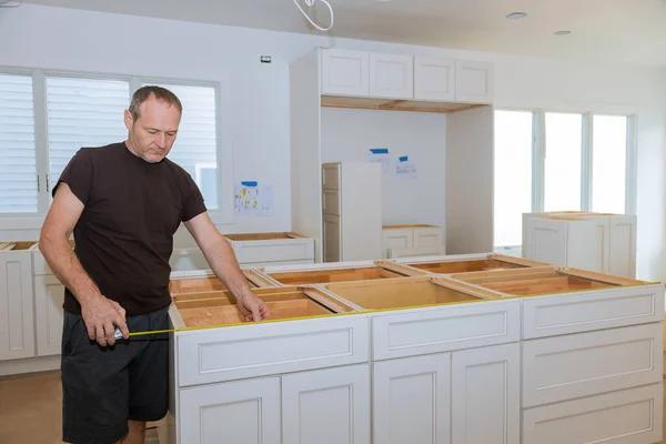 Modern vs. Traditional: A Kitchen Cabinet Designer’s Perspective
